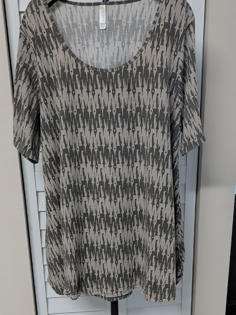 LuLaRoe Disney Castle Perfect T Short Sleeve Tunic in Gray & Cream